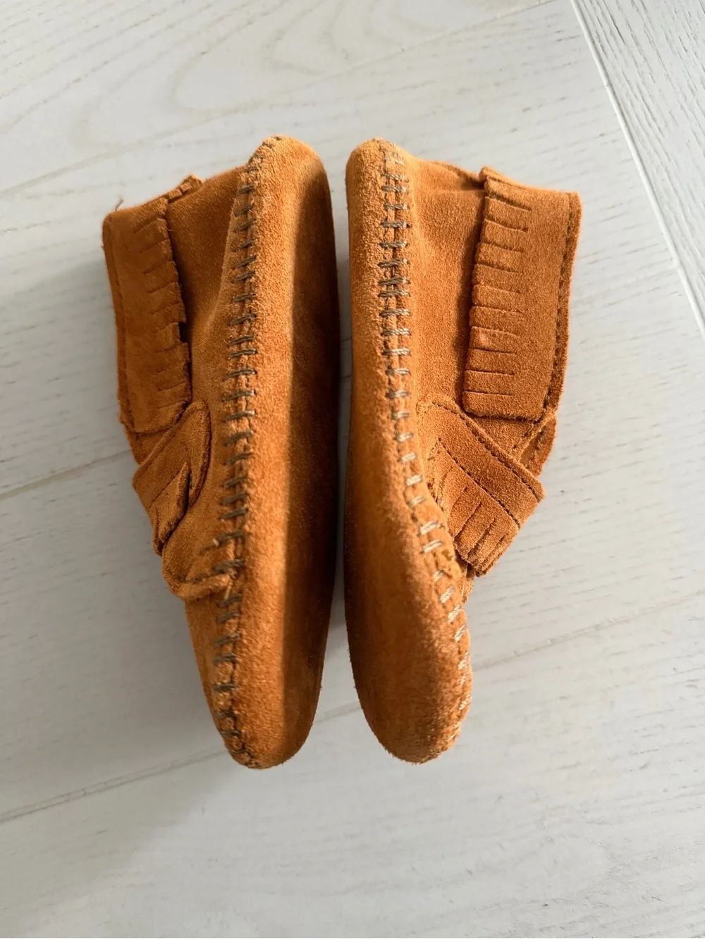 Minnetonka infants front strap moccasin
